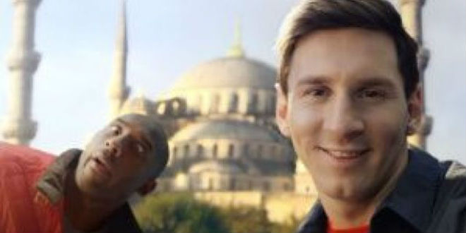 אל תדאגו לו, הוא מסודר בחיים (מתוך פרסומת של turkish airlines)