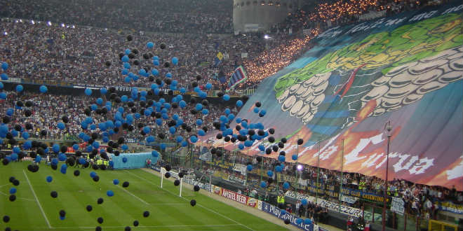 אוהדי אינטר בסן סירו. דרבי לוהט (צילום: Oscar_flickr_cc)