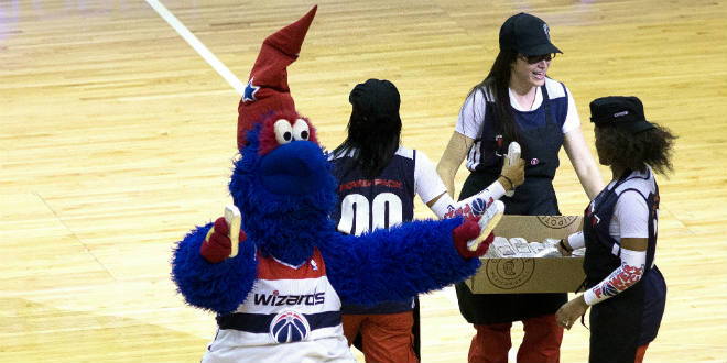 ג'י-וויז, עוזר לכשף אתכם עם ג'אנק פוד (צילום: Keith Allison_flickr_cc)