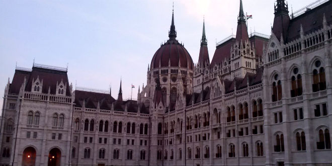 בודפשט למטייל הפרלמנט ההונגרי, אפשר לסייר גם בפנים (צילום: ספורטור)